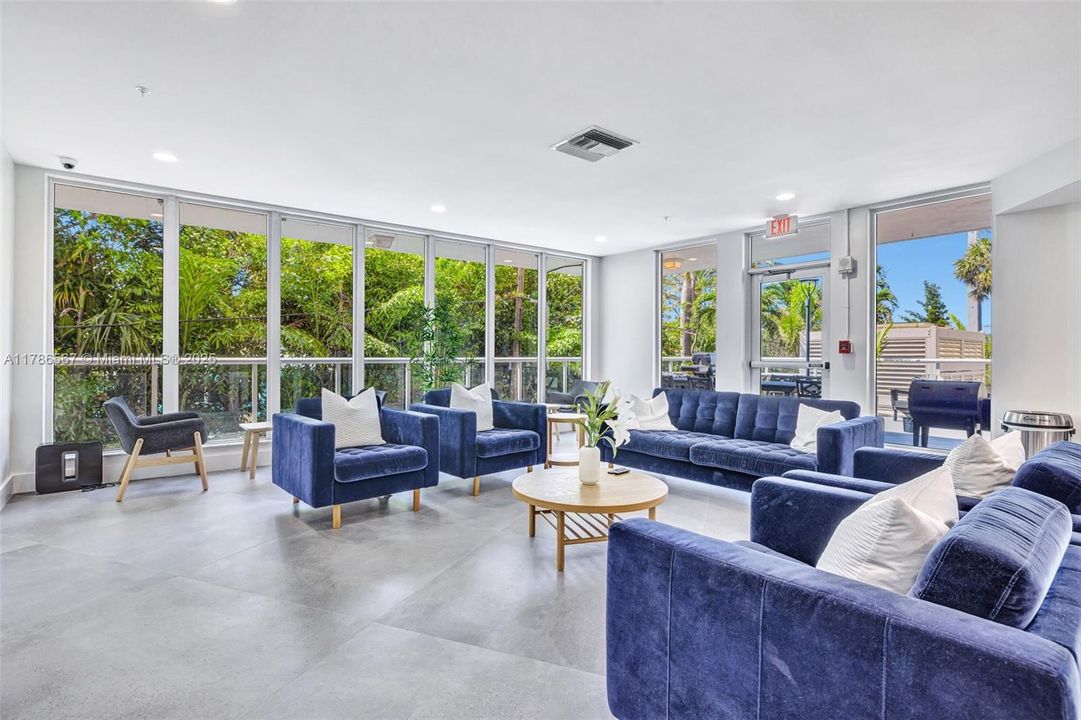 For Sale: $445,000 (2 beds, 1 baths, 1214 Square Feet)