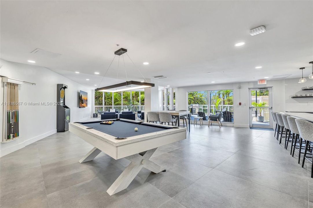 For Sale: $445,000 (2 beds, 1 baths, 1214 Square Feet)