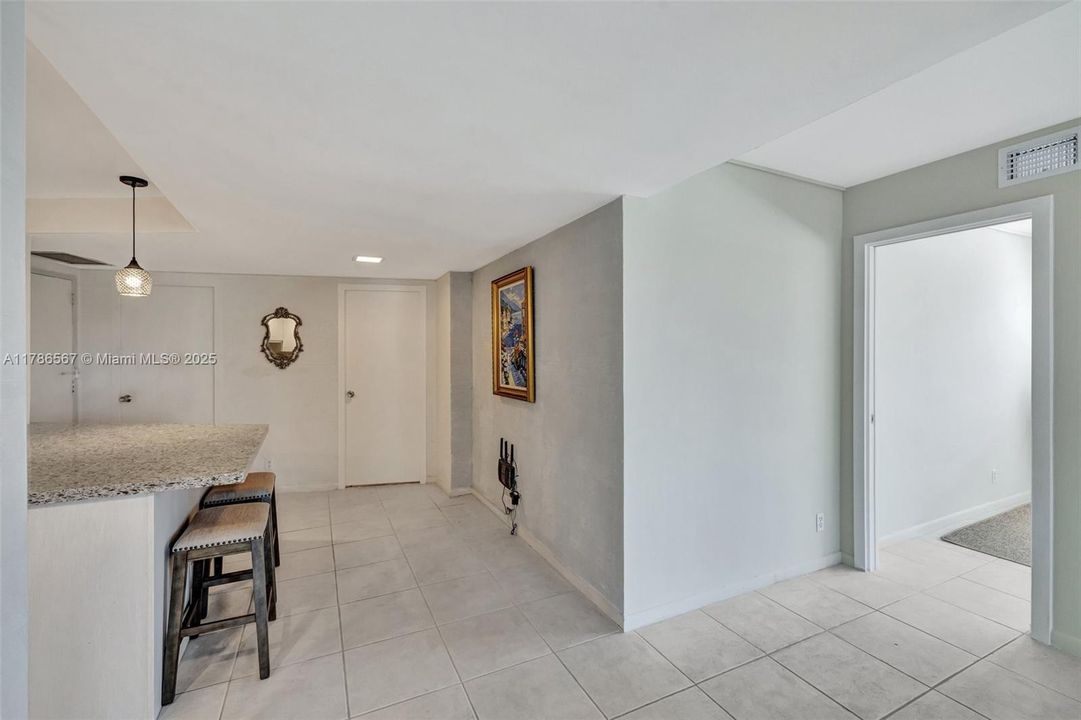 For Sale: $445,000 (2 beds, 1 baths, 1214 Square Feet)