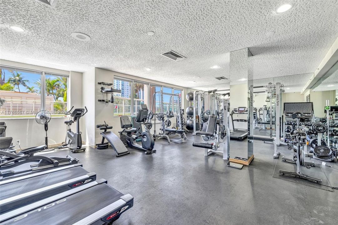 For Sale: $445,000 (2 beds, 1 baths, 1214 Square Feet)