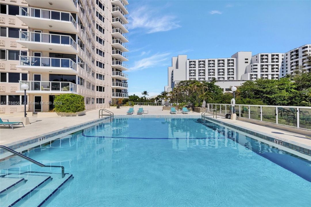 For Sale: $445,000 (2 beds, 1 baths, 1214 Square Feet)