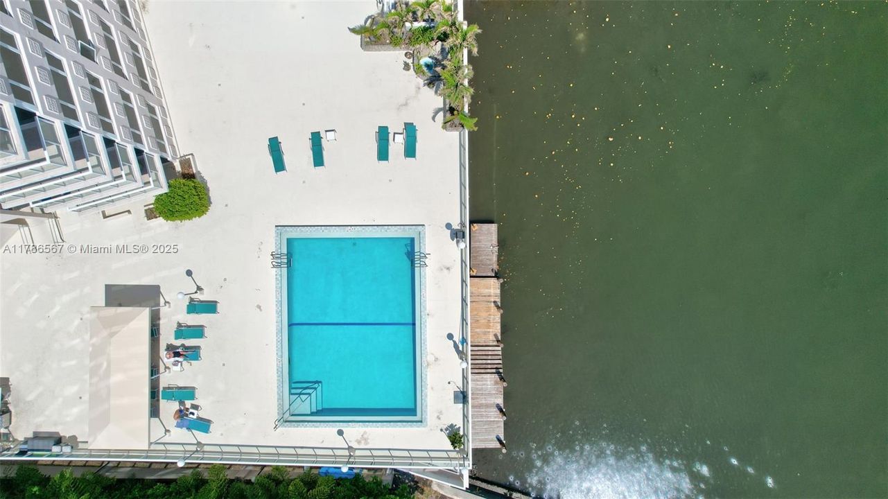 For Sale: $445,000 (2 beds, 1 baths, 1214 Square Feet)