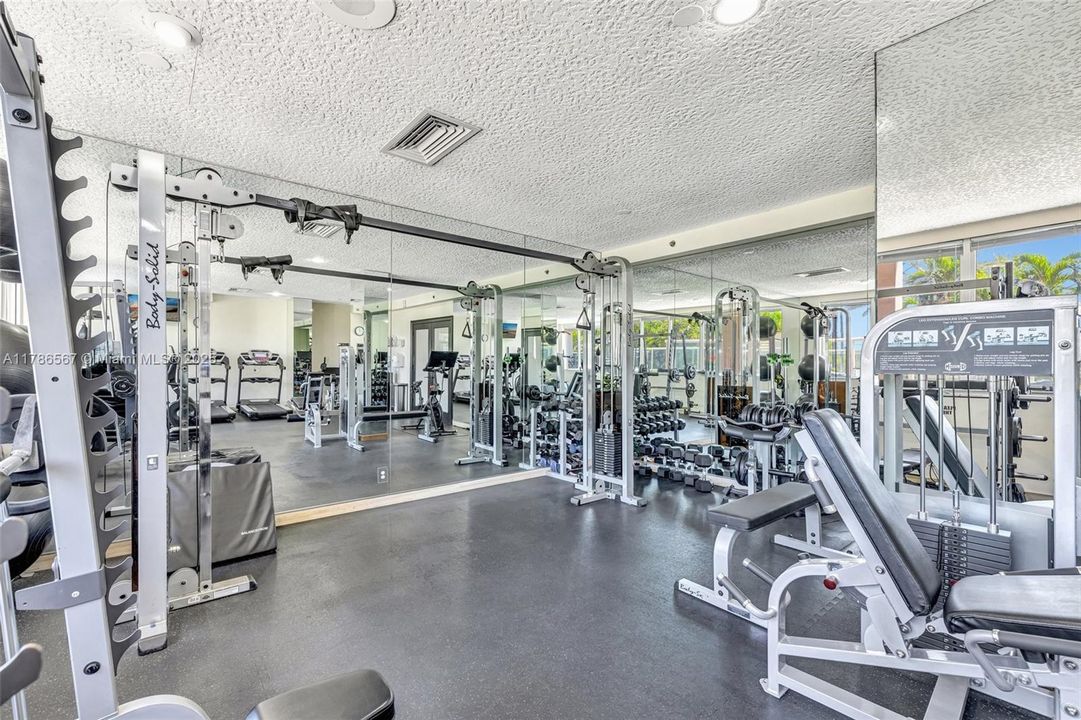 For Sale: $445,000 (2 beds, 1 baths, 1214 Square Feet)