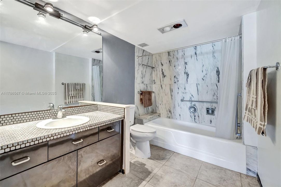 For Sale: $445,000 (2 beds, 1 baths, 1214 Square Feet)