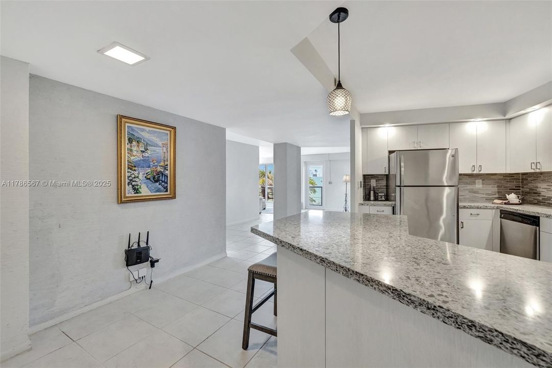 For Sale: $445,000 (2 beds, 1 baths, 1214 Square Feet)