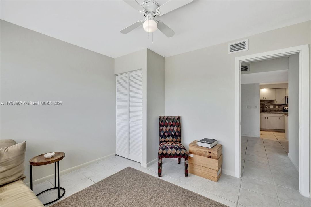 For Sale: $445,000 (2 beds, 1 baths, 1214 Square Feet)