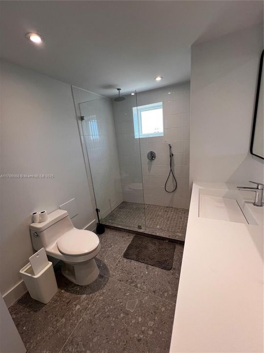 На продажу: $575,000 (2 спален, 2 ванн, 980 Квадратных фут)