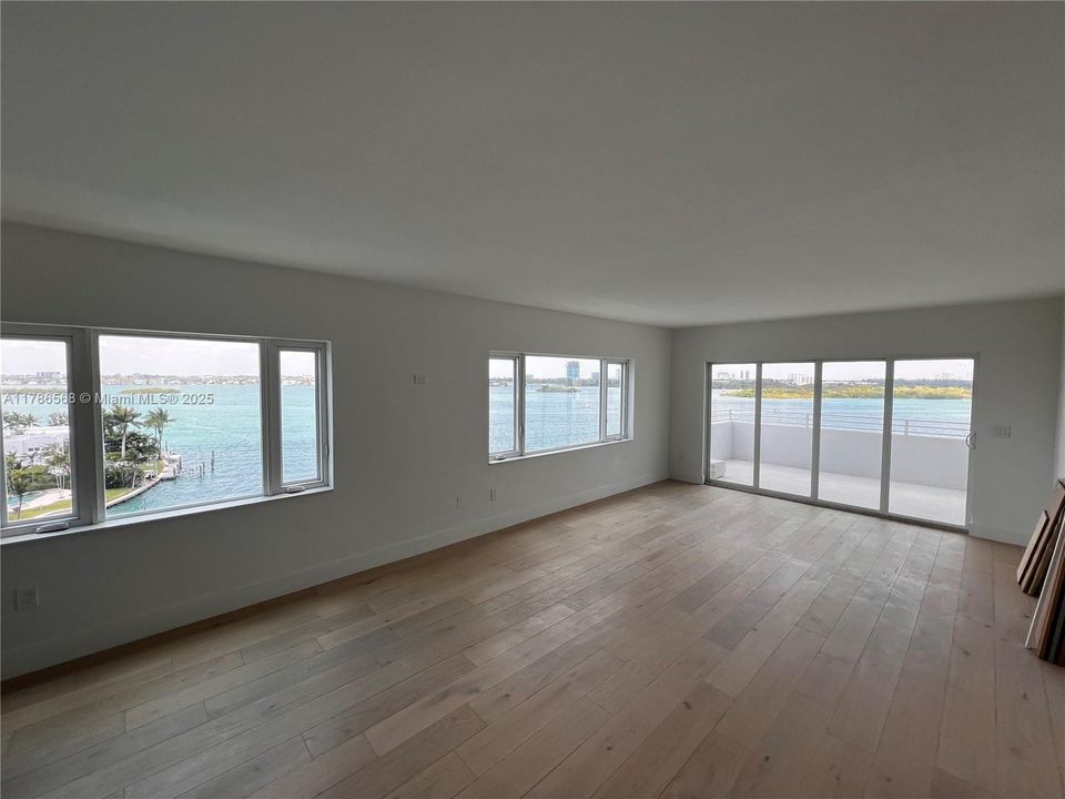 На продажу: $575,000 (2 спален, 2 ванн, 980 Квадратных фут)