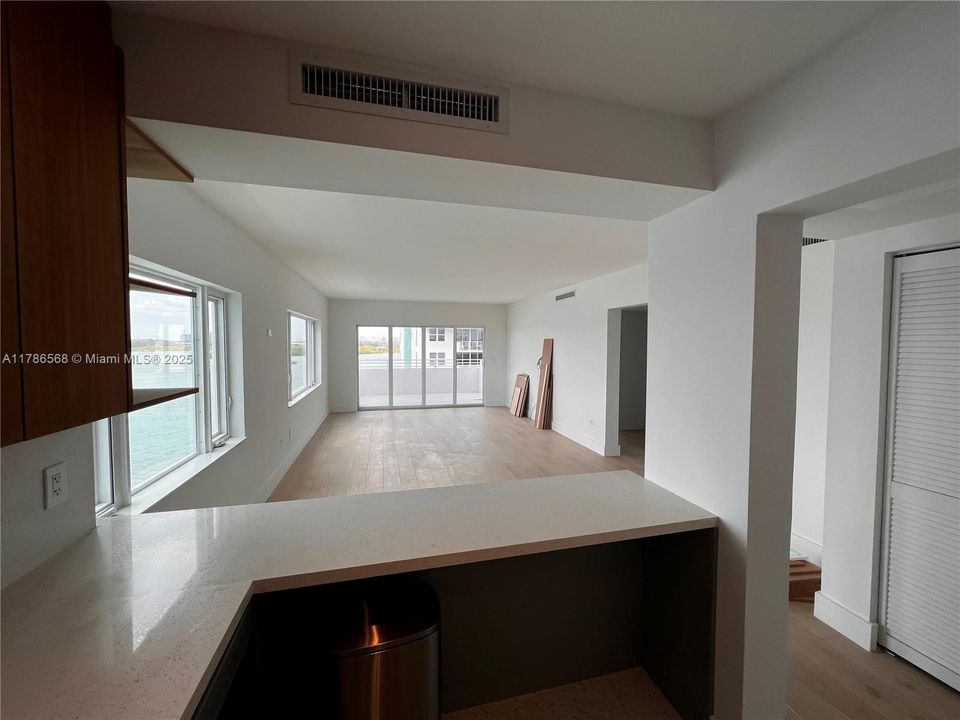 На продажу: $575,000 (2 спален, 2 ванн, 980 Квадратных фут)