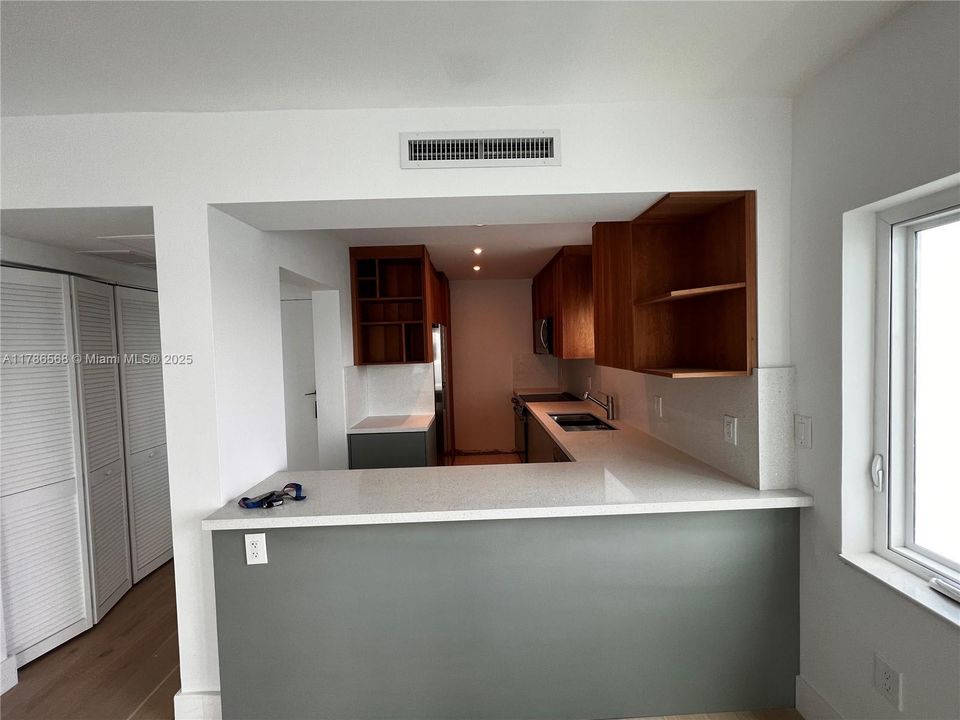 На продажу: $575,000 (2 спален, 2 ванн, 980 Квадратных фут)