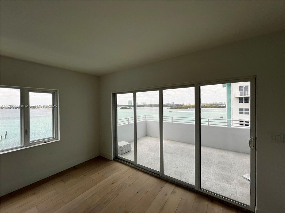 На продажу: $575,000 (2 спален, 2 ванн, 980 Квадратных фут)