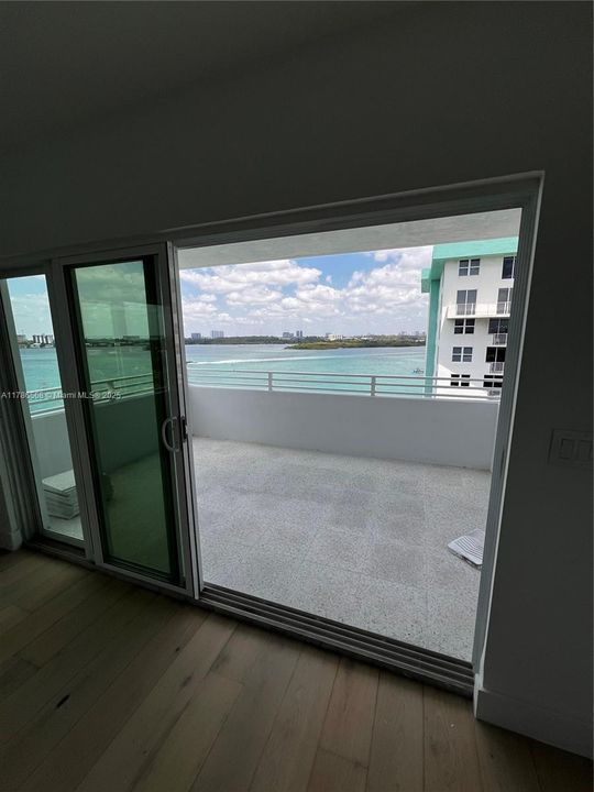 На продажу: $575,000 (2 спален, 2 ванн, 980 Квадратных фут)