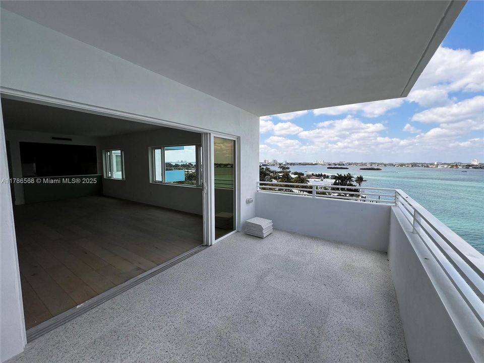 На продажу: $575,000 (2 спален, 2 ванн, 980 Квадратных фут)