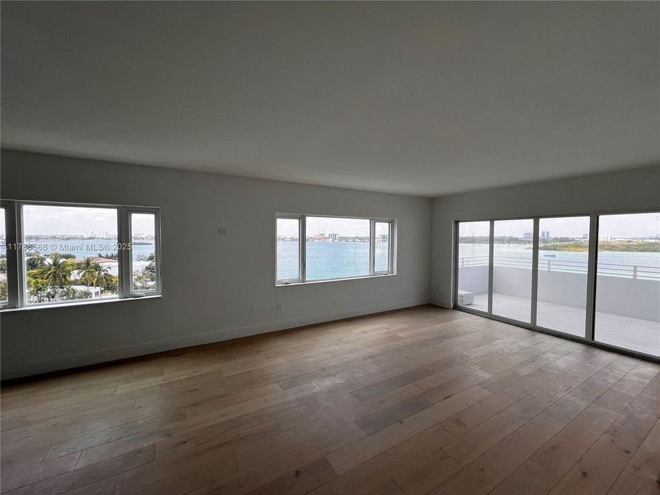 На продажу: $575,000 (2 спален, 2 ванн, 980 Квадратных фут)