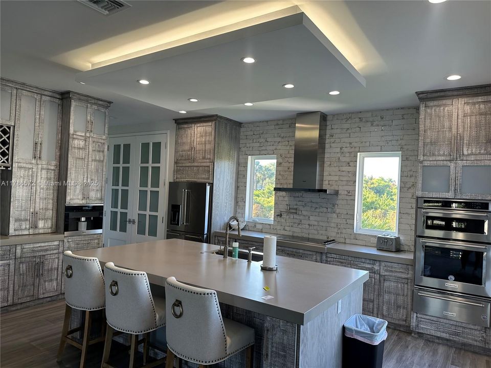 Recently Rented: $16,000 (5 beds, 4 baths, 3175 Square Feet)