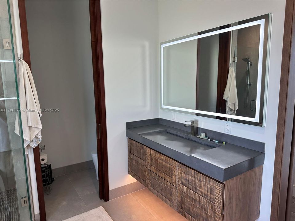 Recently Rented: $16,000 (5 beds, 4 baths, 3175 Square Feet)