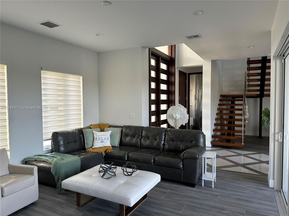 Recently Rented: $16,000 (5 beds, 4 baths, 3175 Square Feet)