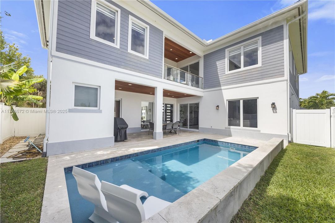 Recently Rented: $16,000 (5 beds, 4 baths, 3175 Square Feet)