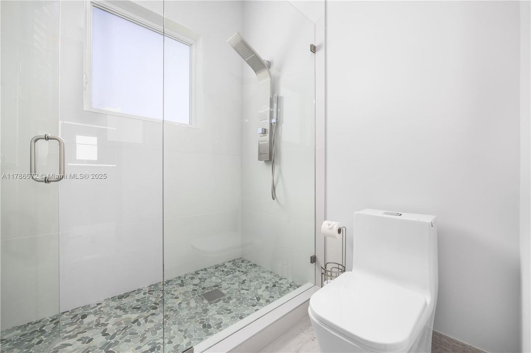 Recently Rented: $16,000 (5 beds, 4 baths, 3175 Square Feet)