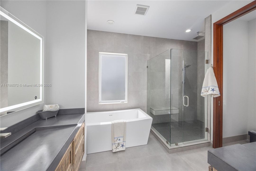 Recently Rented: $16,000 (5 beds, 4 baths, 3175 Square Feet)