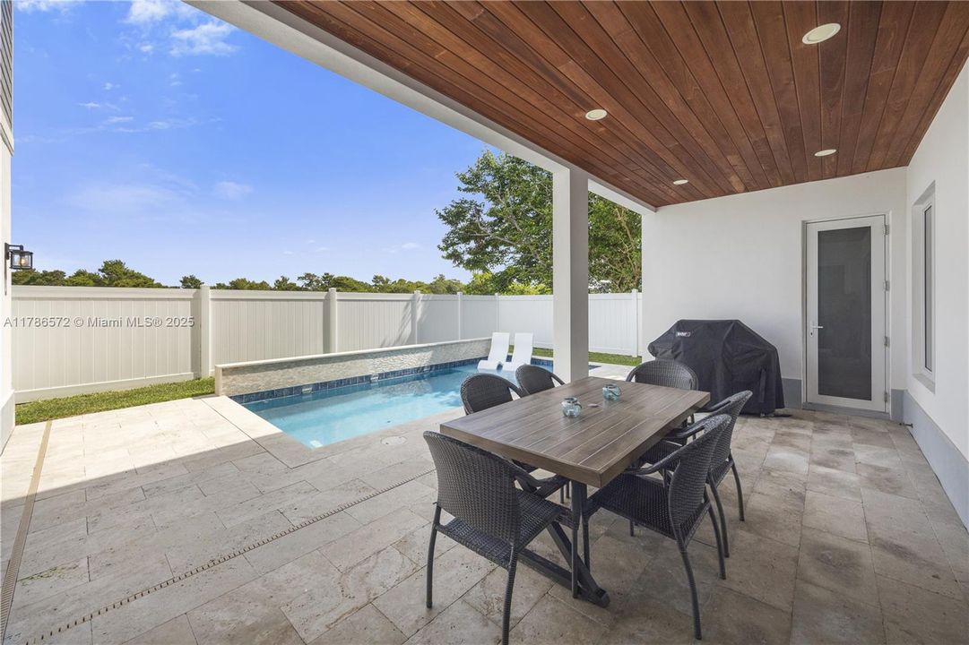 Recently Rented: $16,000 (5 beds, 4 baths, 3175 Square Feet)