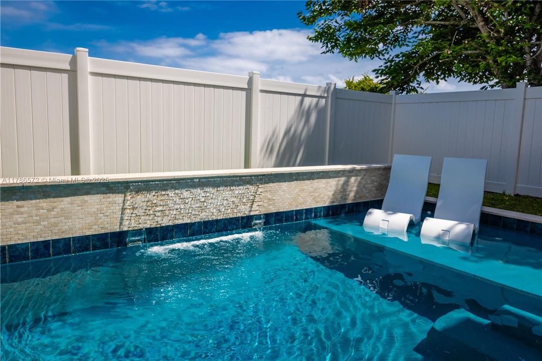 Recently Rented: $16,000 (5 beds, 4 baths, 3175 Square Feet)