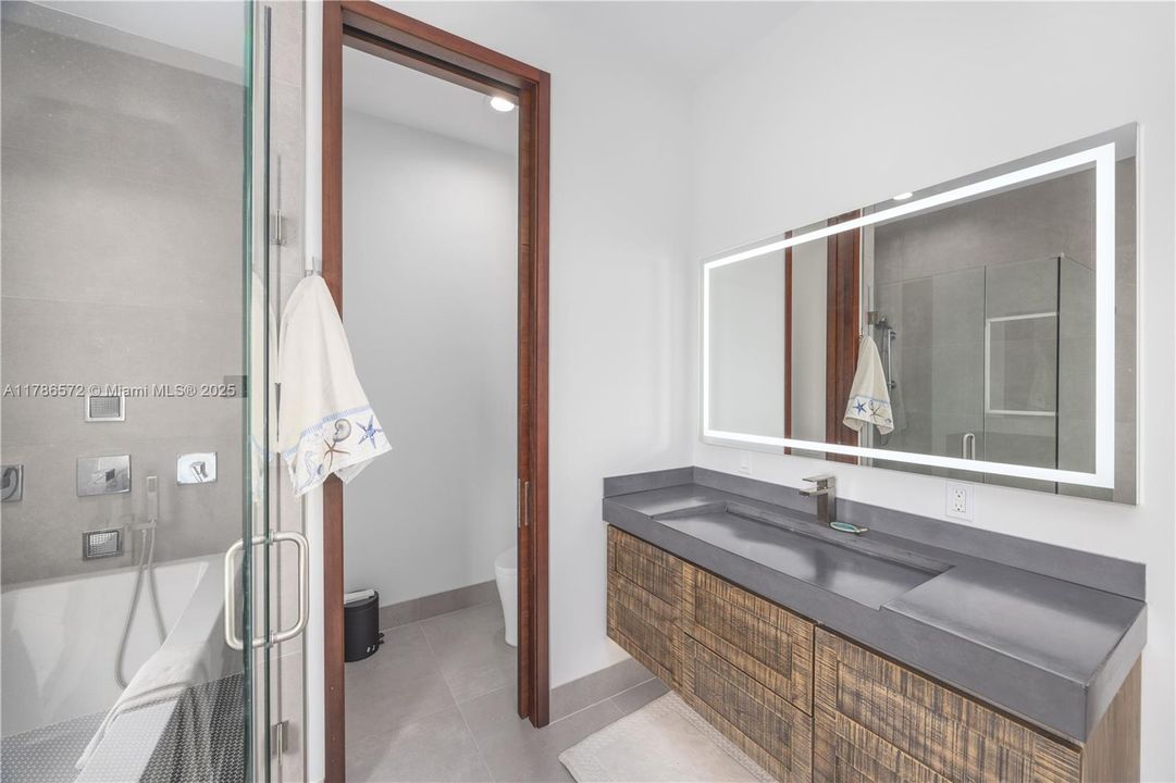 Recently Rented: $16,000 (5 beds, 4 baths, 3175 Square Feet)