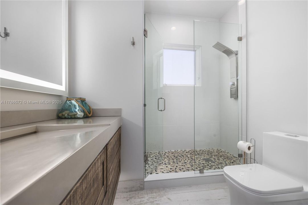 Recently Rented: $16,000 (5 beds, 4 baths, 3175 Square Feet)