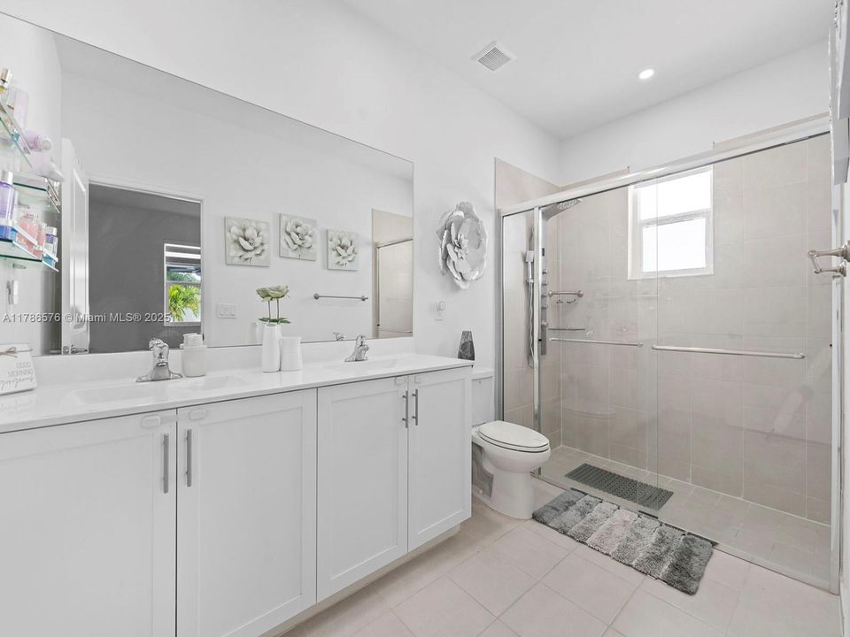 Vendido Recientemente: $670,000 (3 camas, 3 baños, 1870 Pies cuadrados)