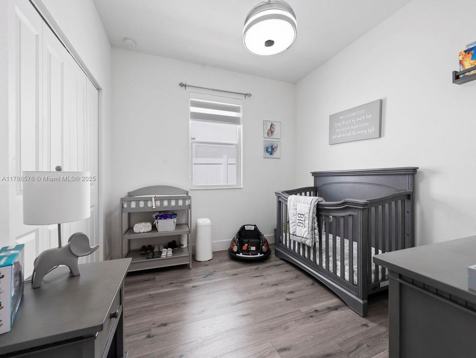 Vendido Recientemente: $670,000 (3 camas, 3 baños, 1870 Pies cuadrados)