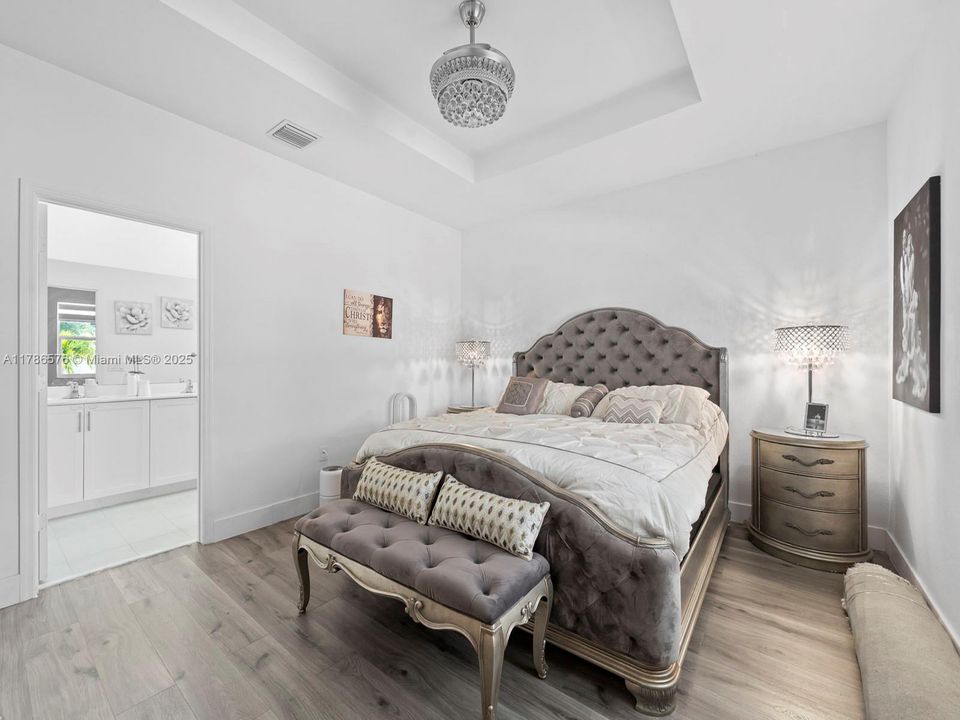 Vendido Recientemente: $670,000 (3 camas, 3 baños, 1870 Pies cuadrados)