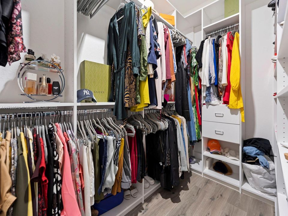 Vendido Recientemente: $670,000 (3 camas, 3 baños, 1870 Pies cuadrados)