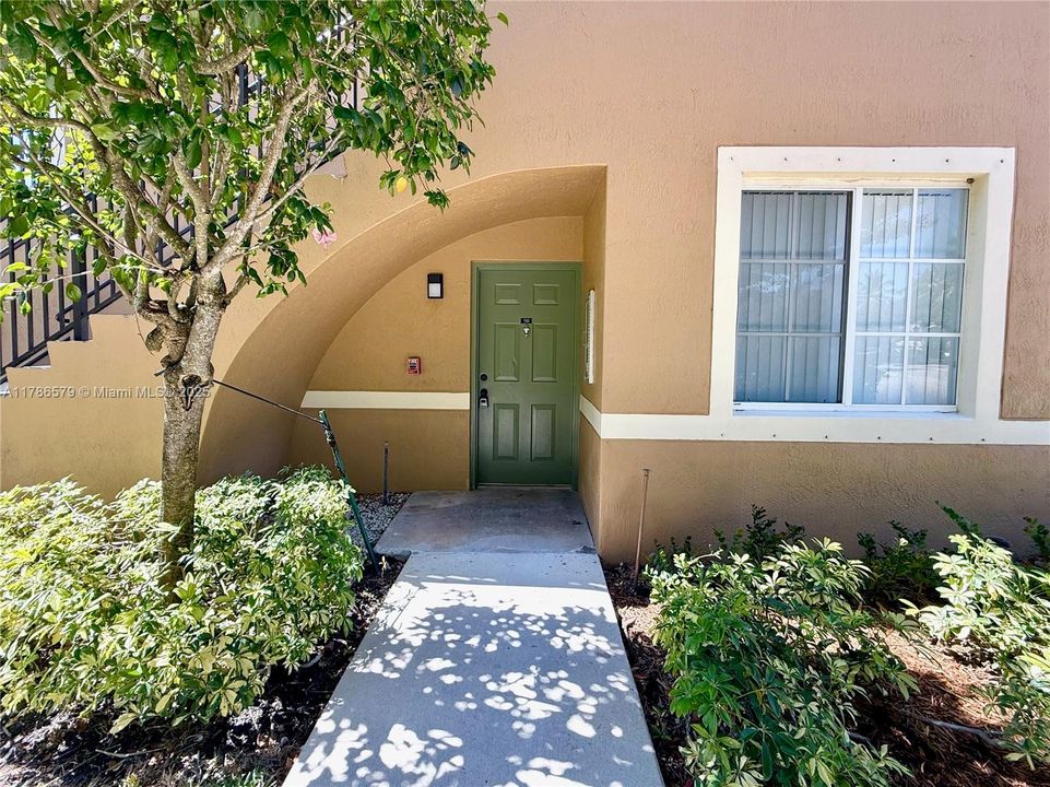 Recently Sold: $229,000 (1 beds, 1 baths, 691 Square Feet)