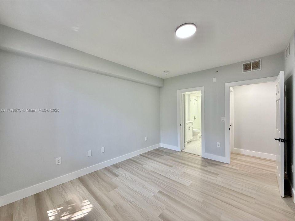 Recently Sold: $229,000 (1 beds, 1 baths, 691 Square Feet)