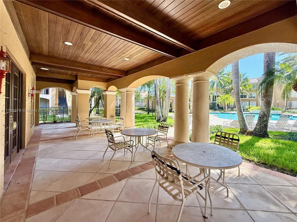 Recently Sold: $229,000 (1 beds, 1 baths, 691 Square Feet)