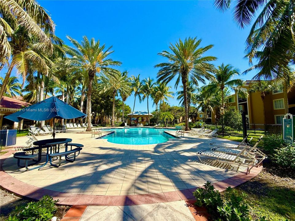 Recently Sold: $229,000 (1 beds, 1 baths, 691 Square Feet)