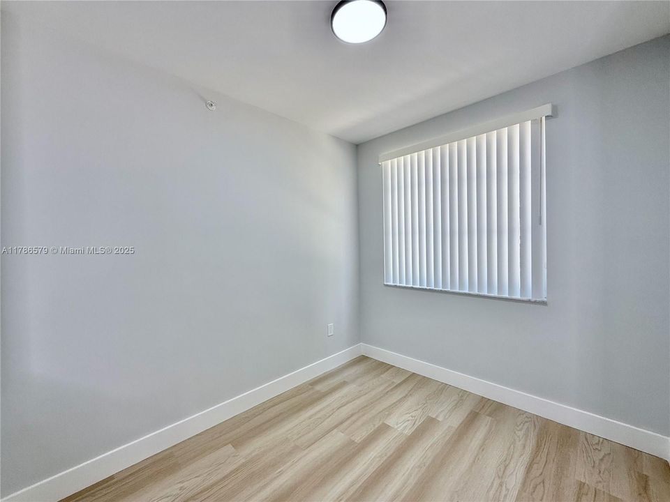 Recently Sold: $229,000 (1 beds, 1 baths, 691 Square Feet)