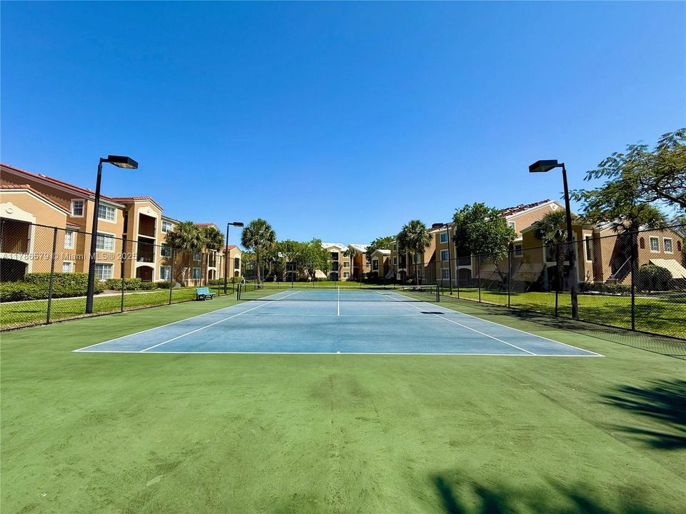 Recently Sold: $229,000 (1 beds, 1 baths, 691 Square Feet)