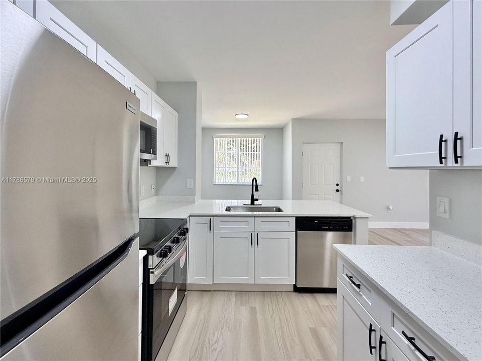 Recently Sold: $229,000 (1 beds, 1 baths, 691 Square Feet)