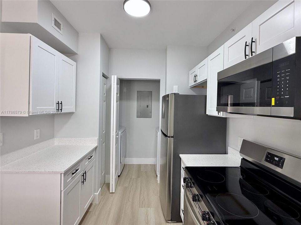 Recently Sold: $229,000 (1 beds, 1 baths, 691 Square Feet)