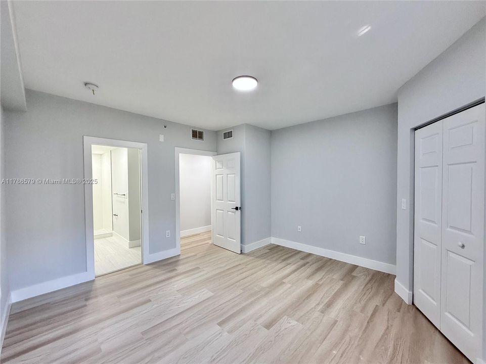 Recently Sold: $229,000 (1 beds, 1 baths, 691 Square Feet)