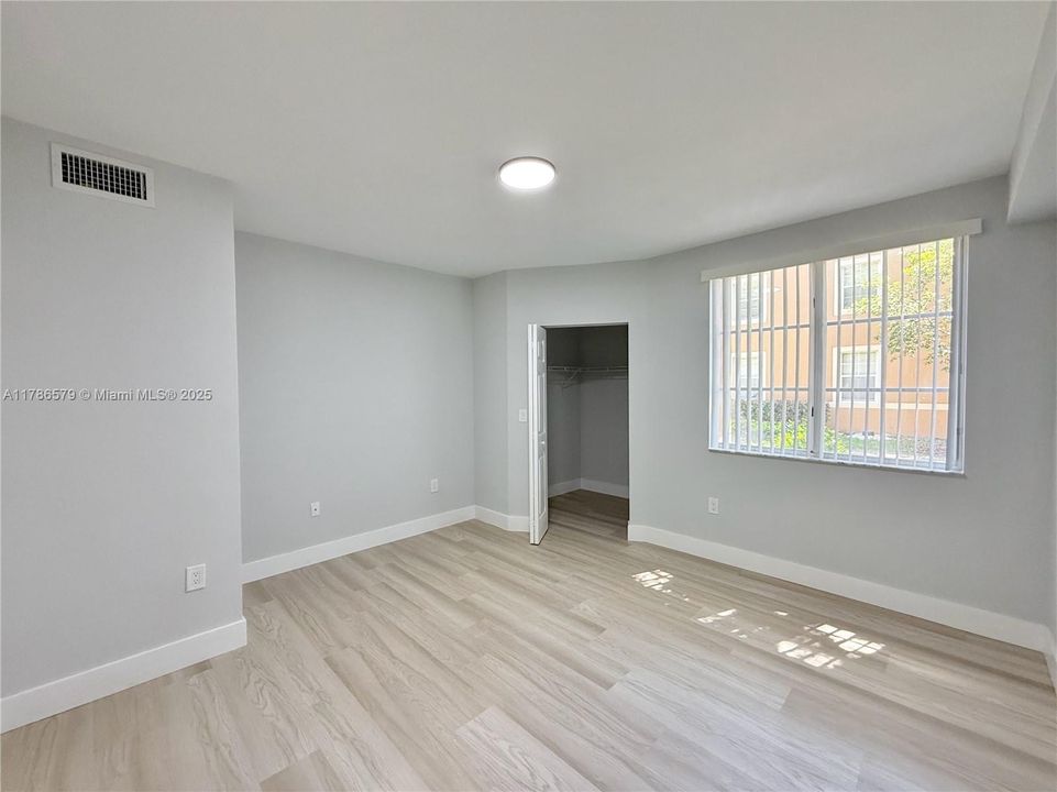 Recently Sold: $229,000 (1 beds, 1 baths, 691 Square Feet)