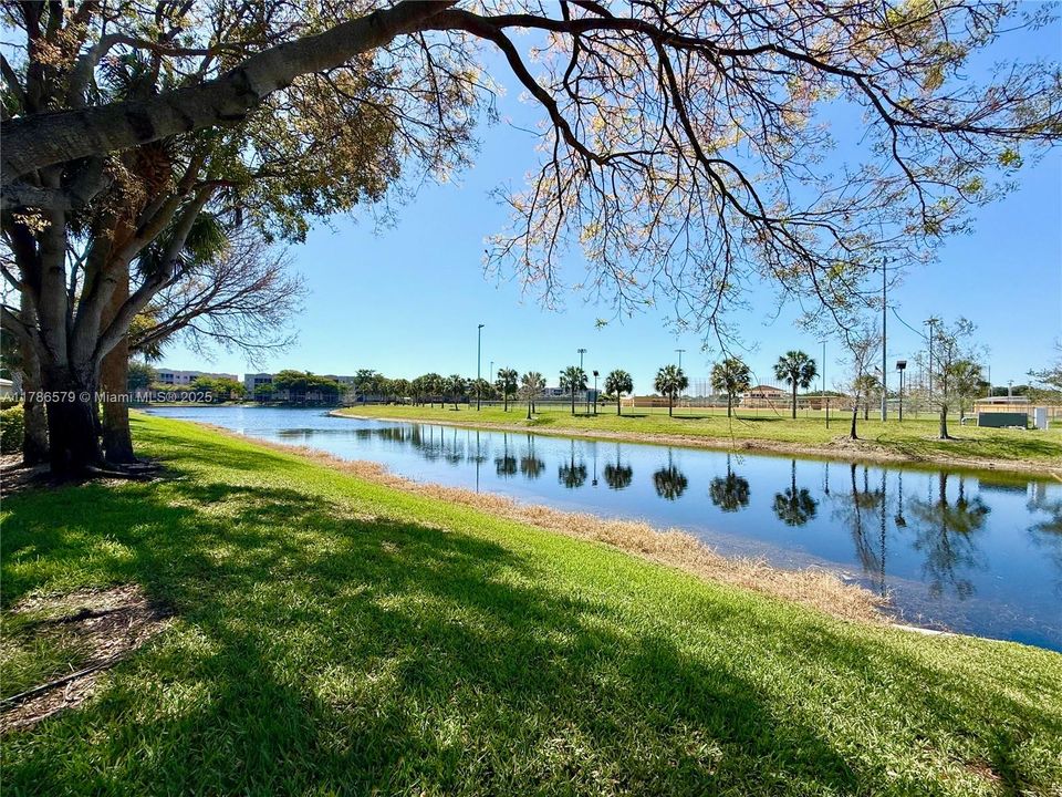 Recently Sold: $229,000 (1 beds, 1 baths, 691 Square Feet)