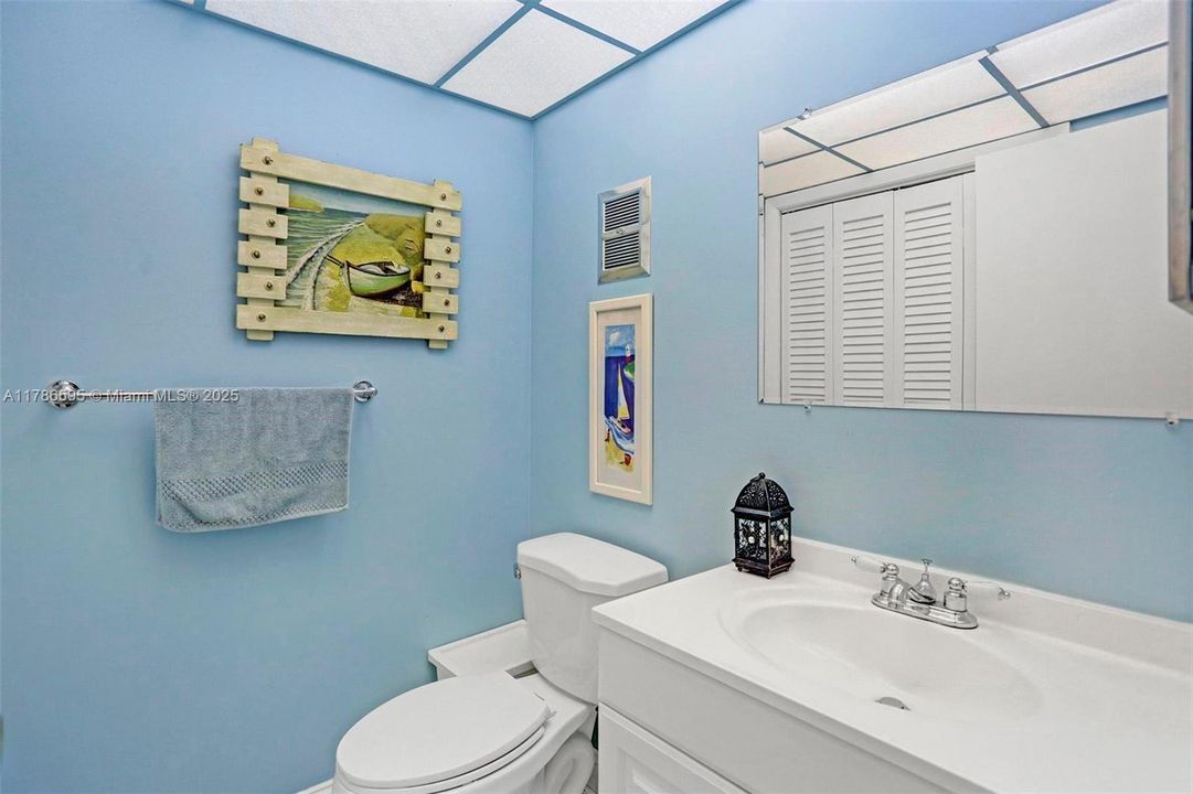 For Sale: $249,900 (1 beds, 1 baths, 806 Square Feet)