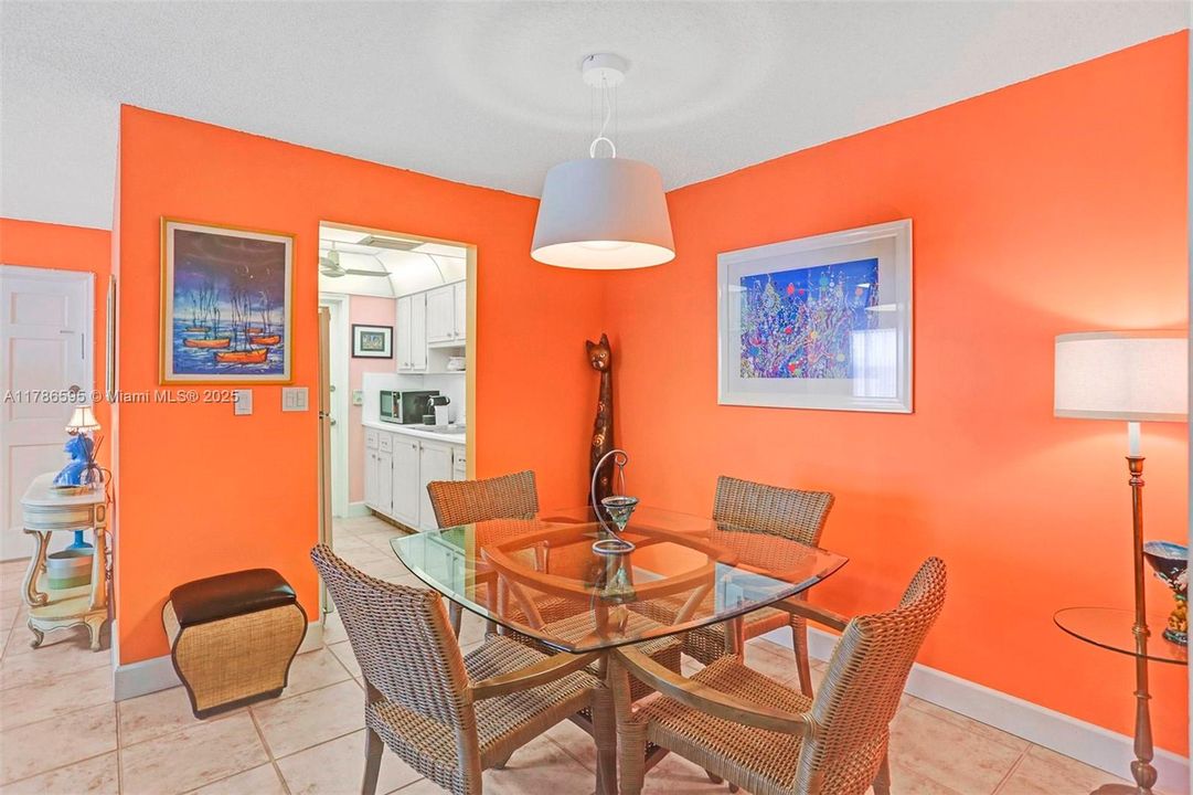 For Sale: $249,900 (1 beds, 1 baths, 806 Square Feet)