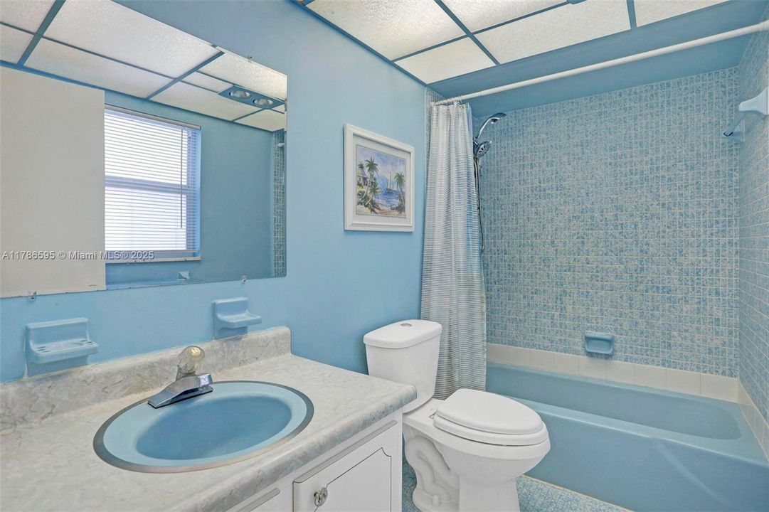 For Sale: $249,900 (1 beds, 1 baths, 806 Square Feet)