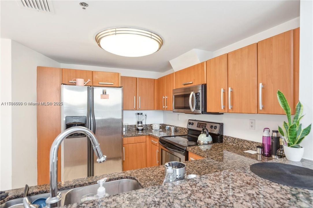 最近租的: $3,500 (2 贝兹, 2 浴室, 1169 平方英尺)