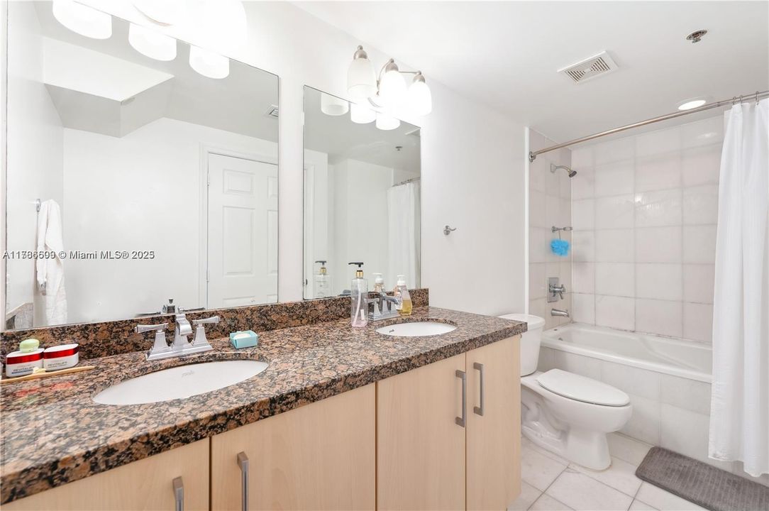 最近租的: $3,500 (2 贝兹, 2 浴室, 1169 平方英尺)