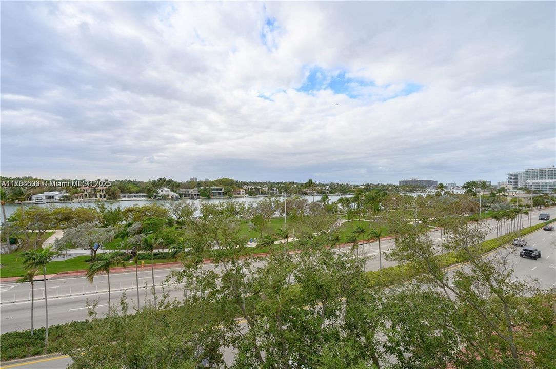 最近租的: $3,500 (2 贝兹, 2 浴室, 1169 平方英尺)