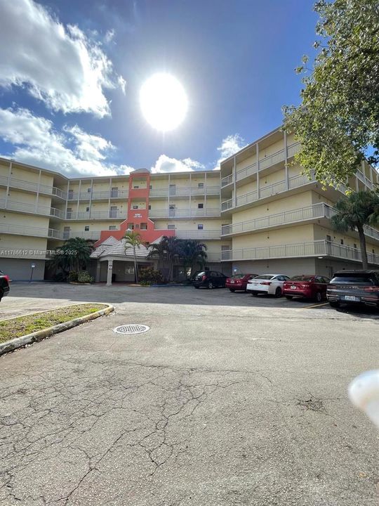 Recientemente alquilado: $1,950 (1 camas, 1 baños, 710 Pies cuadrados)